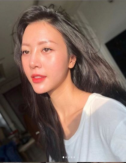 Qua ảnh có thể thấy Vũ Ngọc Châm sở hữu nhan sắc rất xinh đẹp và body nóng bỏng, gợi cảm. Cuộc sống của cô nàng cũng rất sang chảnh. Nếu quả thực thông tin Vũ Ngọc Châm và Quốc Trường là thật thì đây chắc chắn sẽ là một cặp đôi "trai tài gái sắc" được nhiều người ủng hộ.