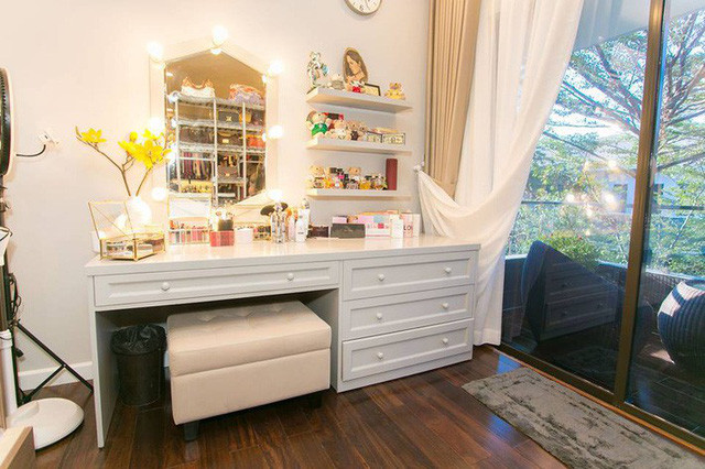 Khu vực bàn trang điểm.