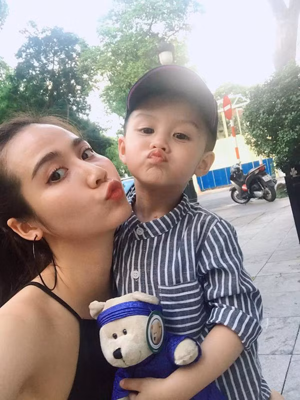 Doan ket buon cua hot girl Huyen Lizzie 