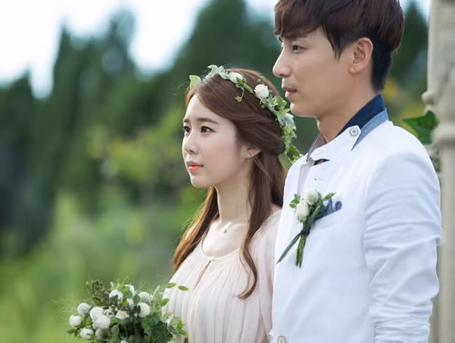 Me chong coi thuong con dau o nha 