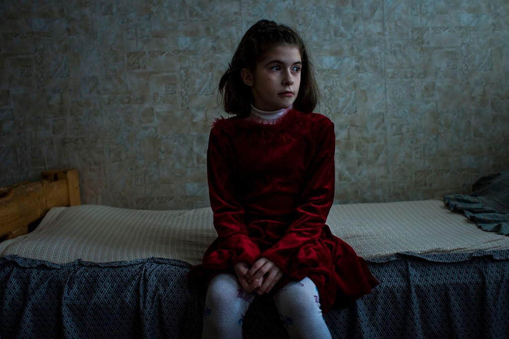 Nhìn từ bên ngoài, Lilla Kovaleva rất đỗi bình thường, nhưng cô bé người Belarus mắc phải những vấn đề tâm thần.