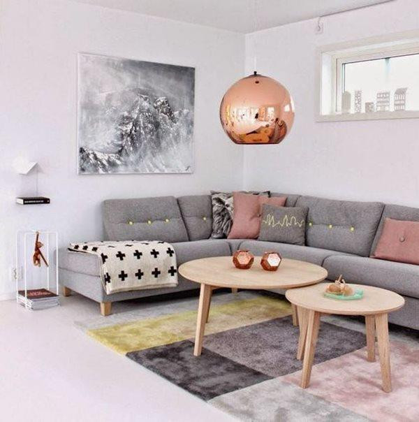 Phòng khách với nội thất và các chi tiết đơn giản.