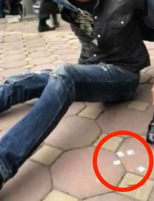 Gap 141, nam thanh nien mang 