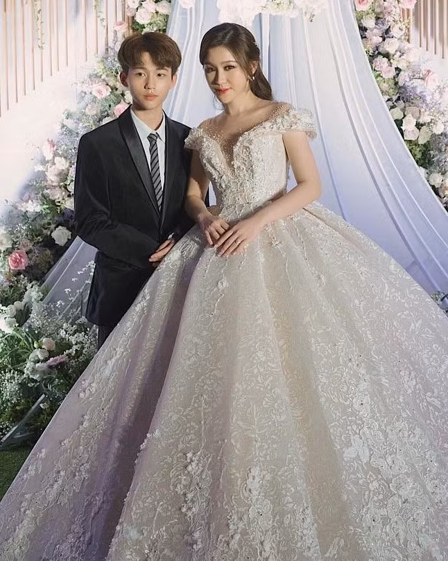 Rich kid chi tien ty mua sam o My, tham quan New York bang truc thang-Hinh-6