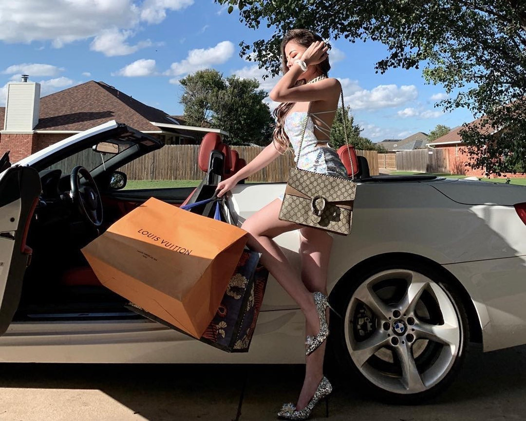 Rich kid chi tien ty mua sam o My, tham quan New York bang truc thang-Hinh-3