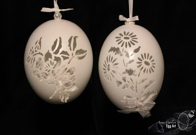 Thời gian khắc mỗi vỏ trứng lại khác nhau, tùy loại trứng. Với vỏ trứng gà, vịt, chị Vinh mấy khoảng 30 phút để khắc chúng, vỏ trứng ngỗng mất từ 3-4 tiếng, tùy vào độ khó – dễ của họa tiết. Còn với trứng đà điểu thì mất khoảng 2 ngày để hoàn thiện một sản phẩm.