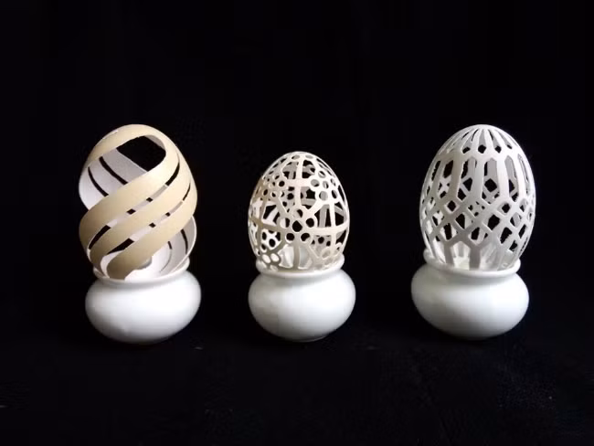 Vào năm 2014, chị đầu tư mua máy chuyên khắc vỏ trứng từ Mỹ về để thỏa mãn sở thích cá nhân. Thời gian đầu, vì lý do cá nhân, chị chỉ làm theo sở thích và chia sẻ thú vui là chính. Chị có đăng những sản phẩm của mình lên mạng xã hội để khoe với bạn bè.