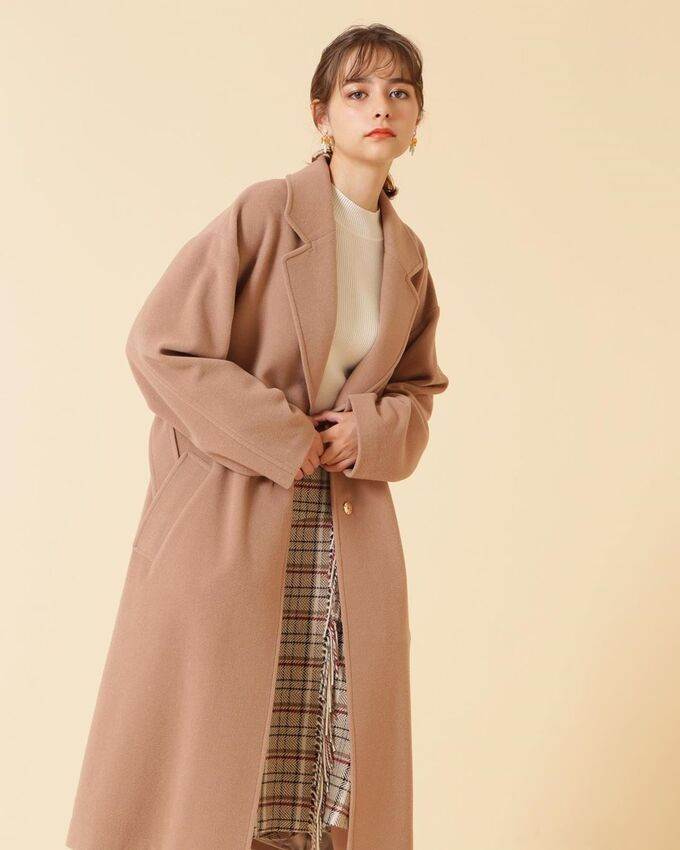 Lina sở hữu vẻ đẹp Âu- Á khi mang trong mình 5 dòng máu Nhật, Đức, Iran, Iraq và Nga.