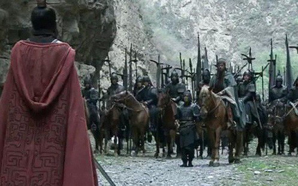 Giai ma viec Khong Minh tiep tay de Quan Vu tha mang Tao Thao