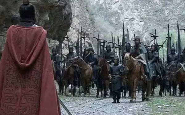 Giai ma viec Khong Minh tiep tay de Quan Vu tha mang Tao Thao