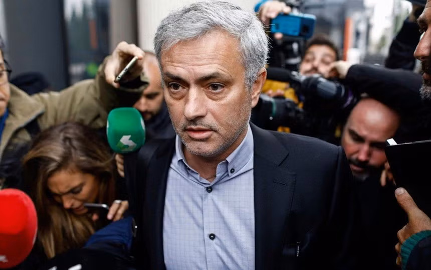 Ronaldo va Messi tron thue tinh quai nhu the nao-Hinh-3