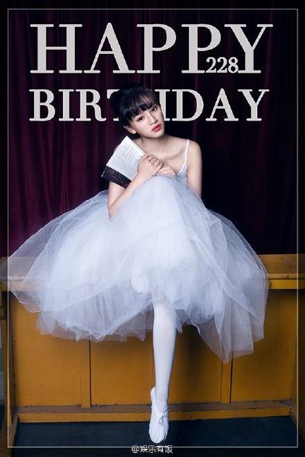 Sau những bức ảnh gây thất vọng, nhiều dân mạng cho rằng hình lung linh trước đây của 9X là do chỉnh sửa. Nhưng cũng có một số ý kiến bênh vực, nói rằng cô đẹp trên ảnh là nhờ thần thái và biểu cảm tốt.