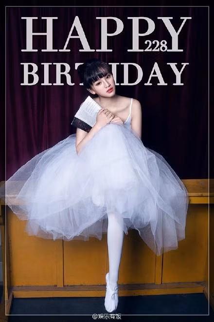 Sau những bức ảnh gây thất vọng, nhiều dân mạng cho rằng hình lung linh trước đây của 9X là do chỉnh sửa. Nhưng cũng có một số ý kiến bênh vực, nói rằng cô đẹp trên ảnh là nhờ thần thái và biểu cảm tốt.