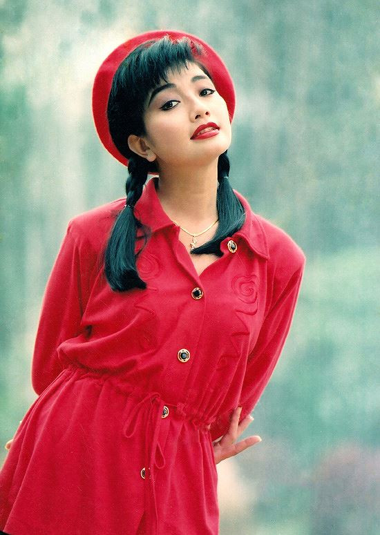 Nhờ vẻ đẹp sắc nước hương trời của mình, sau khi đăng quang, Lý Thu Thảo được giới nhiếp ảnh, điện ảnh săn đón ráo riết và nhanh chóng trở thành người mẫu đắt show của cả sàn catwalk lẫn ảnh thậm chí chị từng được xem là nữ hoàng ảnh lịch một thời.