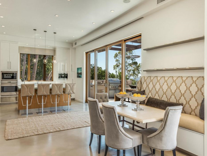 Không gian ăn uống vừa sang trọng, duyên dáng lại vừa đơn giản, thoải mái.