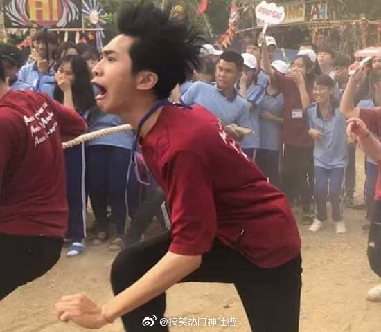 Nam sinh chiem spotlight voi bieu cam 'kho do' khi keo co-Hinh-2