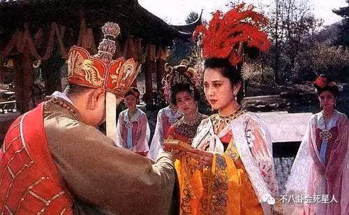 Tay Du Ky: Vi sao nam nhan ben ngoai khong the vao Nu Nhi Quoc?