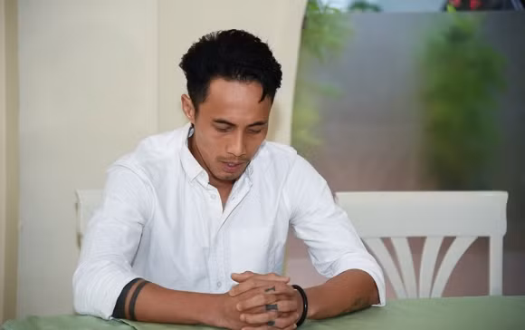 Pham Anh Khoa bat ngo tro lai showbiz hau scandal 