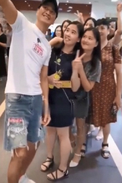 'Trien Chieu' Ha Gia Kinh rang ro, tre trung kho tin o tuoi 60-Hinh-3