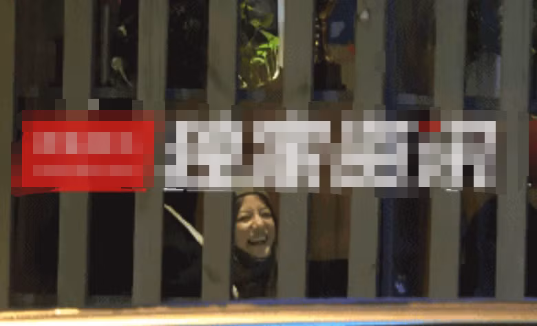 Trieu Vy chu dong doi hon nguoi dan ong la mat giua chon dong nguoi