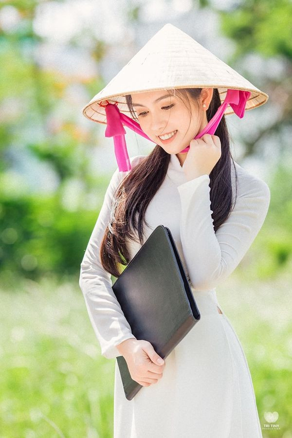 Chia sẻ về điều này Tuyết Nga cho biết: “Mình rất hâm mộ chị Ngọc Trinh nhưng không muốn mọi người biết đến cái tên Tuyết Nga chỉ như “bản sao” vì có đôi nét giống. Mình muốn bản thân phải luôn mang màu sắc riêng biệt, không trộn lẫn với bất cứ ai được”.