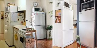 Xét về mặt phong thủy, đặt lò vi sóng lên nóc tủ lạnh hoặc những thiết bị điện lên nóc tủ lạnh ảnh hưởng đến sự tụ tài. Vì vậy, tốt nhất bạn nên lau chùi tủ lạnh sạch sẽ cả bên trong lẫn bên ngoài. 