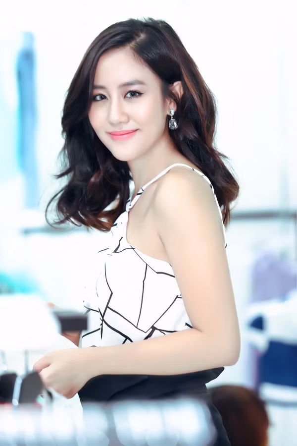 Năm 2015, Văn Mai Hương từng phải hủy show Tôi tỏa sáng vì căn bệnh trầm cảm. Quản lý của cô cho biết, nữ ca sĩ bị trầm cảm vì gặp rắc rối trong công việc. Theo người nhà nữ ca sĩ, Văn Mai Hương bị chứng trầm cảm kéo dài, niềm vui duy nhất của cô là chơi chú chó nhỏ hằng ngày. Hiện tại, Văn Mai Hương đã thoát khỏi những tháng ngày đen tối đó.