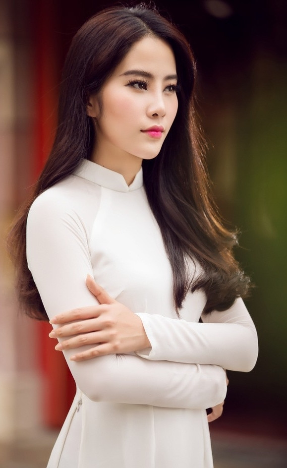 Tháng 3/2018, Nam Em từng thừa nhận vấp phải vấn đề về tâm lý sau nhiều lùm xùm tình cảm. Cô tăng cân mất kiểm soát và đăng tải những video "kì lạ" lên mạng xã hội. Hiện tại, cô thừa nhận đã cân bằng lại được cuộc sống. Không chỉ Nam Em, nhiều sao Việt khác cũng từng thừa nhận có thời gian bị trầm cảm, có nhiều ý nghĩ tiêu cực.