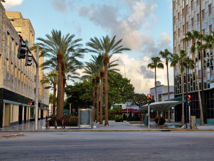 Năm 2015, ông chi 370 triệu USD để mua nguyên một dãy nhà cao cấp tại thành phố Miami Beach, bang Florida. Ảnh: Getty.