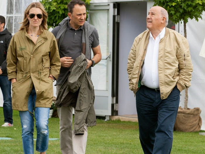 Vị tỷ phú là chủ của một trung tâm cưỡi ngựa ở vùng Galicia, Tây Ban Nha. Sinh hoạt đời thường của ông tương đối bình dị khi thường xuyên uống cà phê và ăn uống cùng nhân viên của mình tại nhà ăn ở công ty. Ảnh: Getty.