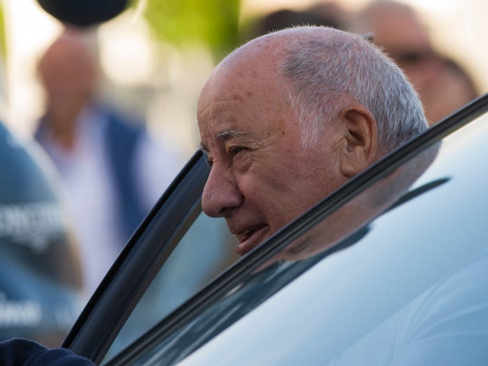 Năm 2001, Amancio Ortega thành lập quỹ từ thiện mang tên mình, tập trung vào phát triển giáo dục và phúc lợi xã hội. Năm 2017, quỹ này quyên góp đến 344 triệu USD cho các bệnh viện công ở Tây Ban Nha nhằm nâng cấp thiết bị điều trị ung thư vú. Ảnh: Getty.