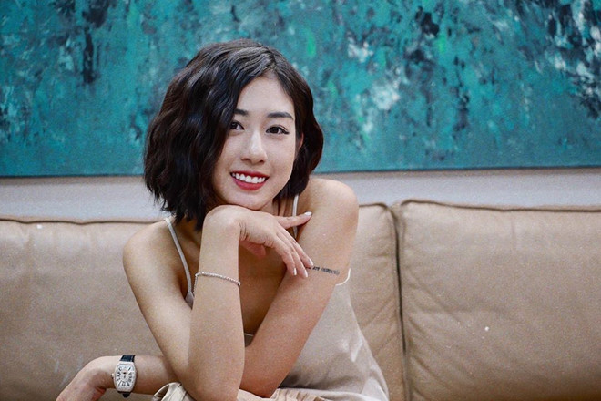 Trang Lou (Phạm Thu Trang, sinh năm 1995) được biết đến là em gái của vlogger Huyme. Cô được quan tâm nhờ mối tình với bạn trai Tùng Sơn khi còn là học sinh cấp 3. Thời điểm ấy, Trang Lou - Tùng Sơn cùng nhau kinh doanh thời trang. Khi trở thành sinh viên Đại học Mỹ thuật Việt Nam, đôi trẻ thành lập công ty chuyên vẽ tường.