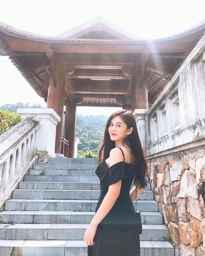 "Nói mình tham công tiếc việc cũng không sai. Với mình, cơ hội thường chỉ đến một lần nên mình luôn muốn tận dụng triệt để nó, nếu không sau này sẽ tiếc lắm", Thu Hoài chia sẻ với Zing.vn. 9X nói thêm dù vất vả, bận rộn đến mấy nhưng được làm điều mình thích thì cô luôn thấy hạnh phúc.