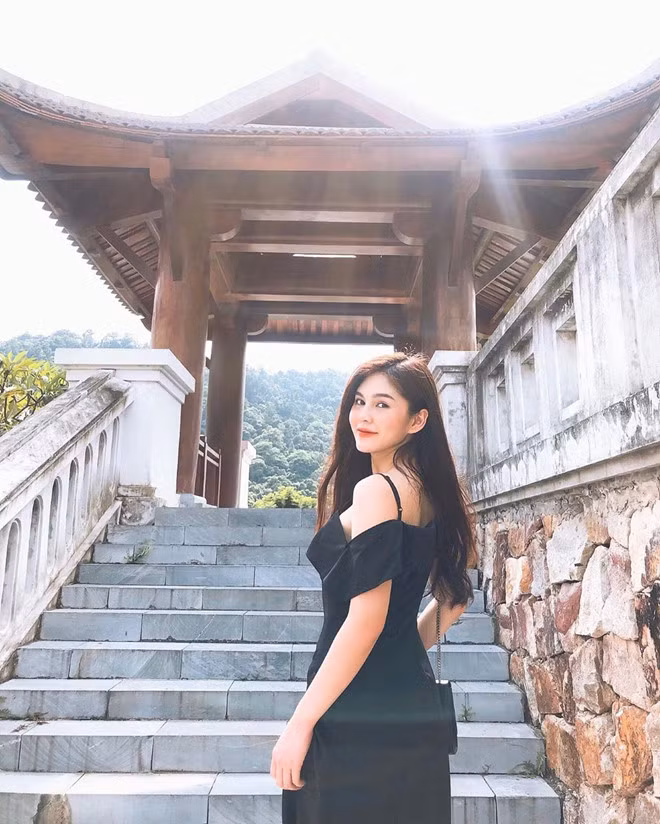 "Nói mình tham công tiếc việc cũng không sai. Với mình, cơ hội thường chỉ đến một lần nên mình luôn muốn tận dụng triệt để nó, nếu không sau này sẽ tiếc lắm", Thu Hoài chia sẻ với Zing.vn. 9X nói thêm dù vất vả, bận rộn đến mấy nhưng được làm điều mình thích thì cô luôn thấy hạnh phúc.