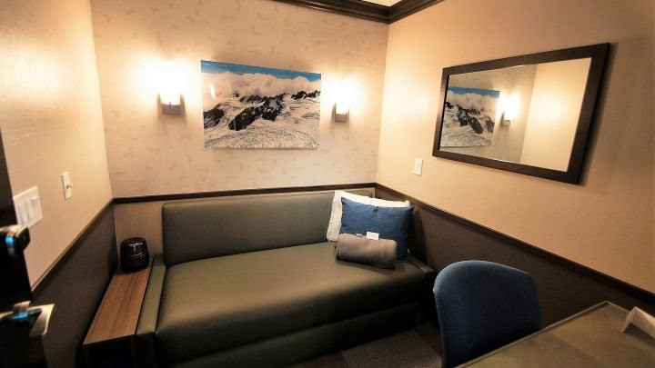 Bên trong phòng ngủ Minute Suites.