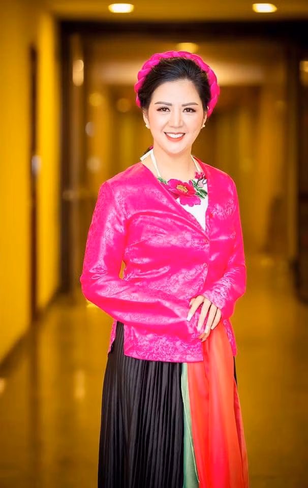 Than the it biet cua nu ca si Dinh Hien Anh