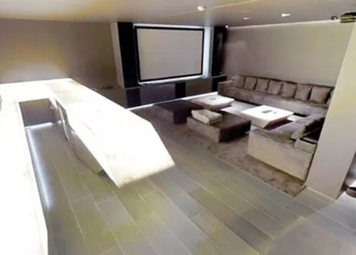 Biệt thự của Eden Hazard có tới 3 phòng khách, phòng spa, phòng chiếu phim thu nhỏ, sân chơi tennis, bể bơi và 1 sân bóng mini…