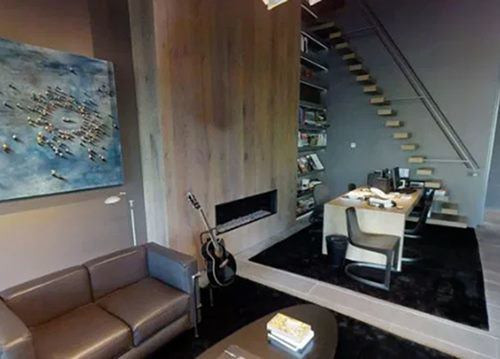 Trước đó, căn biệt thự có 6 phòng ngủ này thuộc sở hữu của Alejandro Sanz, ca sỹ kiêm nhạc sỹ nổi tiếng người Tây Ban Nha.