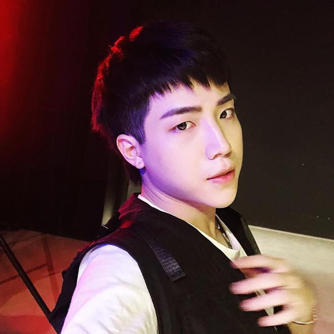 Thời gian đầu được dân mạng biết đến, Thành Thỏ được cho là giống với diễn viên Lee Hyun Woo. Ngoài ngoại hình gây chú ý, chuyện tình của Toki cũng được nhiều người quan tâm, đặc biệt là nghi án hẹn hò hot girl đình đám một thời Hạ Vi.