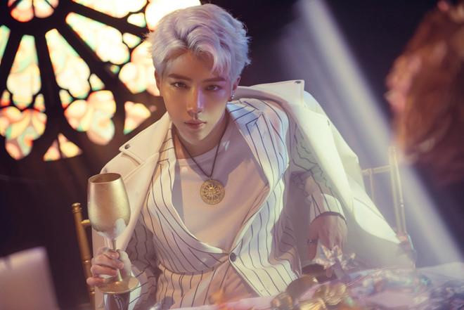 Thành Thỏ Toki (Vũ Đức Thành, sinh năm 1993) là cựu sinh viên ĐH Sư phạm Mỹ thuật. Trước khi Nam tiến, 9X là gương mặt quen thuộc với giới trẻ Hà thành khi xuất hiện trong nhiều tạp chí tuổi teen và lookbook quảng cáo.