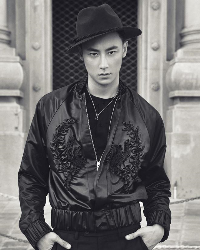 Trên trang cá nhân, Rocker Nguyễn thường đăng ảnh khoe khoảnh khắc hạnh phúc bên người thân. Anh vẫn đăng clip khoe giọng hát nhưng chỉ để thỏa đam mê ca hát chứ chưa có ý định trở lại showbiz.