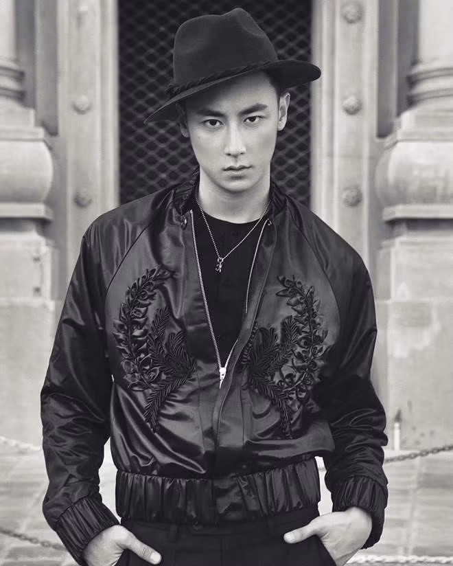 Trên trang cá nhân, Rocker Nguyễn thường đăng ảnh khoe khoảnh khắc hạnh phúc bên người thân. Anh vẫn đăng clip khoe giọng hát nhưng chỉ để thỏa đam mê ca hát chứ chưa có ý định trở lại showbiz.