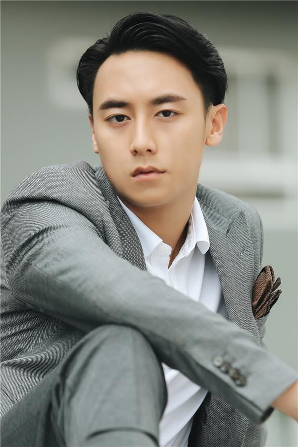 Tháng 5/2018, Rocker Nguyễn bỗng vướng vào scandal vạ miệng và xuất hiện trước công chúng với hình ảnh gầy gò, khác xa vẻ điển trai thường ngày. Cũng từ đó, anh tuyên bố rời xa showbiz và sang Australia sinh sống.