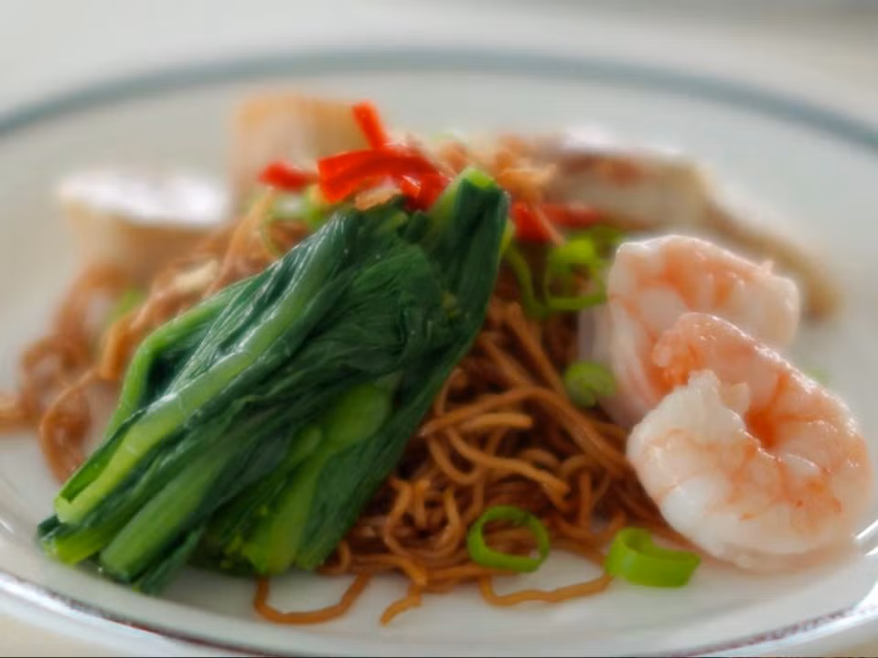 Hãng hàng khôngSingapore Airlines chuyển đổi thực đơn theo từng tháng hoặc 2 tháng. Các đầu bếp phải mất khoảng 1-3 tháng để lên các mục cho thực đơn mới. (Ảnh: Business Insider)