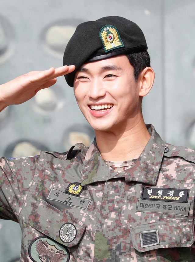Đầu tháng 7 mới đây, Kim Soo Hyun chính thức xuất ngũ sau gần 2 năm vắng mặt showbiz thực hiện nghĩa vụ quân sự. Nam diễn viên là một trong những tài tử được khán giả trông đợi tái xuất màn ảnh năm 2019.