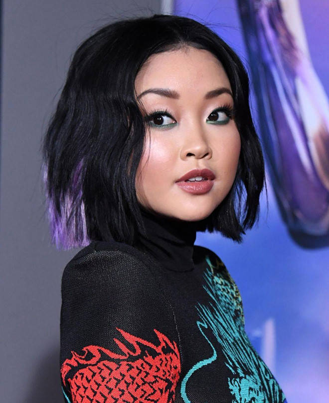 Mái tóc của Lana Condor được nhà thiết kế tóc Matt Fugate biến hoá sử dụng một chút tím violet cho phần đuôi tóc, tạo thành phong cách pop đương đại cho nữ diễn viên To All The Boys I've Loved Before. Ảnh: Elle.
