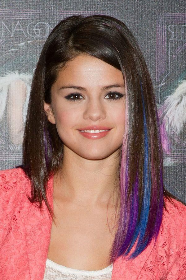 Một ví dụ khác trong việc sử dụng màu tóc tím là cách Selena Gomez thêm vài đường tóc màu hồng, xanh kết hợp cùng các tông màu tím khác nhau. Nếu bạn thích phong cách hoàng gia, sang chảnh, bạn có thể nhuộm một đường line tím tối màu, vài đường tóc màu tím violet bên dưới hoặc nhuộm ombre với đỉnh đầu màu tối và nhạt dần phần đuôi. Ảnh: Elle.