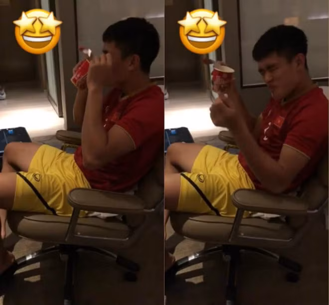 Tối 8/9, trên trang cá nhân, Huỳnh Tấn Sinh chia sẻ clip ăn mì hộp sau trận đấu. Biểu cảm hài hước của nam trung vệ khiến dân mạng bật cười.