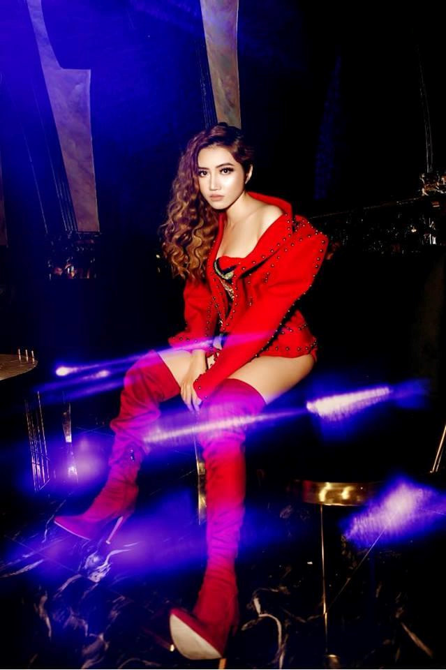 Giọng ca 9X khẳng định việc sẽ thỉnh thoảng gặp phải khách có hành động khiếm nhã khi đi diễn ở quán bar. Dù vậy, cô thừa nhận chưa ở cái tầm để có thể từ chối hát ở môi trường này. "Thay vào đó, tôi trao đổi với ê-kíp để cẩn thận hơn trong những lần đi diễn sau", Orange chia sẻ thêm.