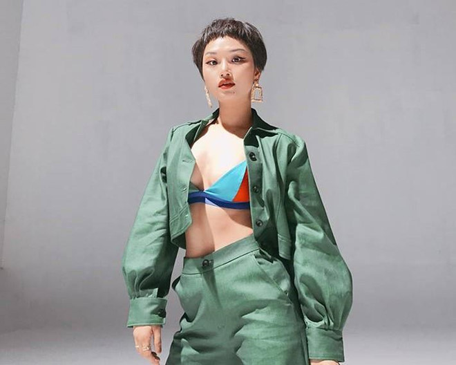 Miu Lê kể về lần diễn quán bar ở Hải Phòng nhiều năm trước: "Khi đang biểu diễn, tôi nghe thấy một tiếng súng vang lên. Bảo vệ lên sân khấu dẫn tôi đi ra bằng lối cửa sau. Sau đó, tôi nhận ra những sân khấu như vậy rất nguy hiểm". Chính vì điều này, giọng ca Yêu một người có lẽ đã hạn chế hát tại những quán bar, thay vào đó cô chỉ xuất hiện trên các sân khấu ca nhạc ít phức tạp hơn. Hiện tại, Miu Lê tập trung thời gian cho điện ảnh hơn ca hát. Cô vừa góp mặt trong phim điện ảnh Anh thầy ngôi sao.